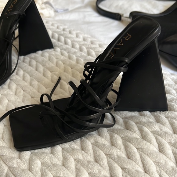 REVOLVE - RAYE black strapped heeled sandals - Picture 2 of 4